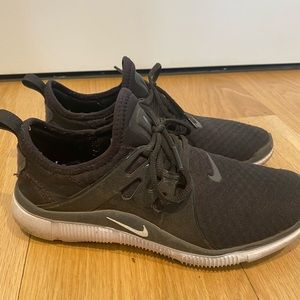 8.5 Black Nike Athletic Shoes